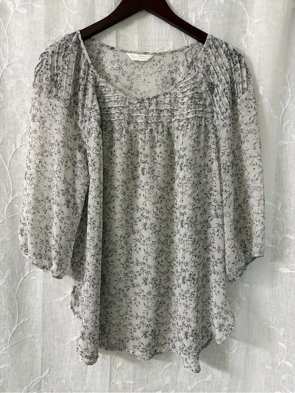 LC Lauren Conrad Gray Floral Pintuck Blouse Size Large
